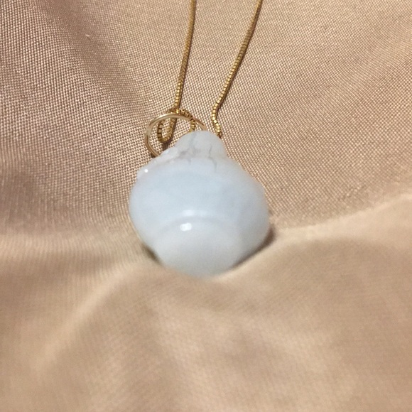 Vintage Jadeite Vase Pendant With 16” 14k Chain - Picture 5 of 5